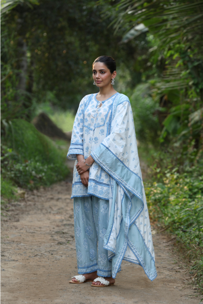 Mulmul Cotton Alagi White Kurta With Mulmul Cotton Alagi Blue Salwar - The Grand Trunk