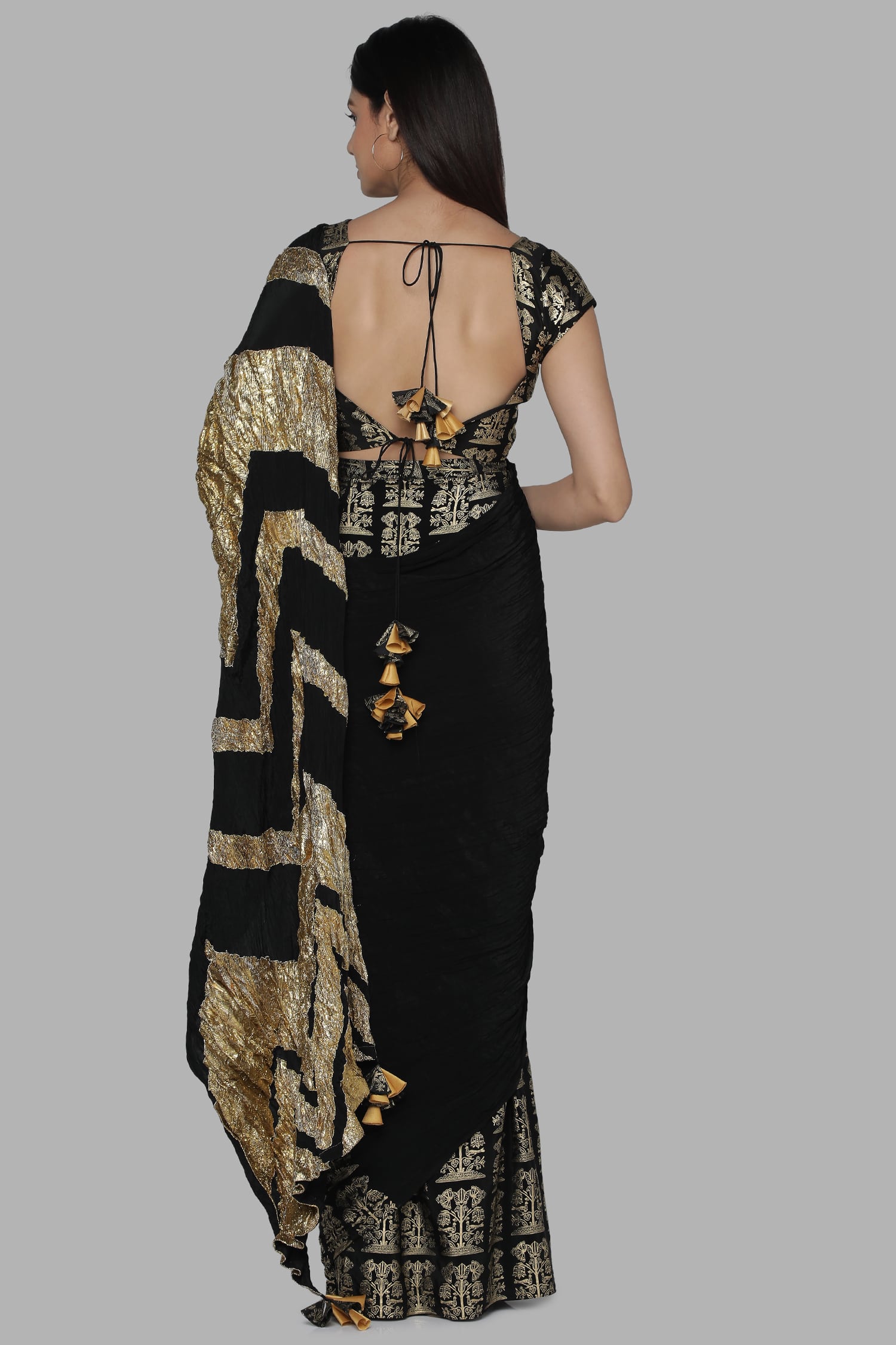 Black Crinkle Gota Palla Sari With Bunch Of Birds Pre Pleats Pleats And Blouse Piece