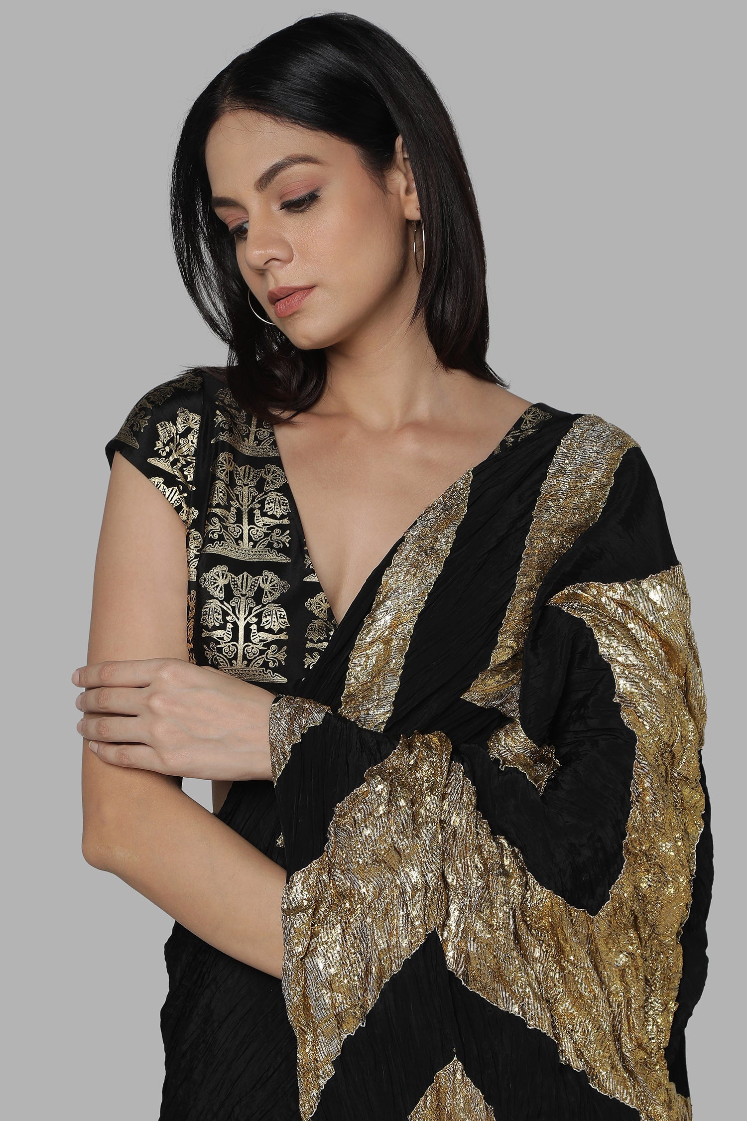 Black Crinkle Gota Palla Sari With Bunch Of Birds Pre Pleats Pleats And Blouse Piece