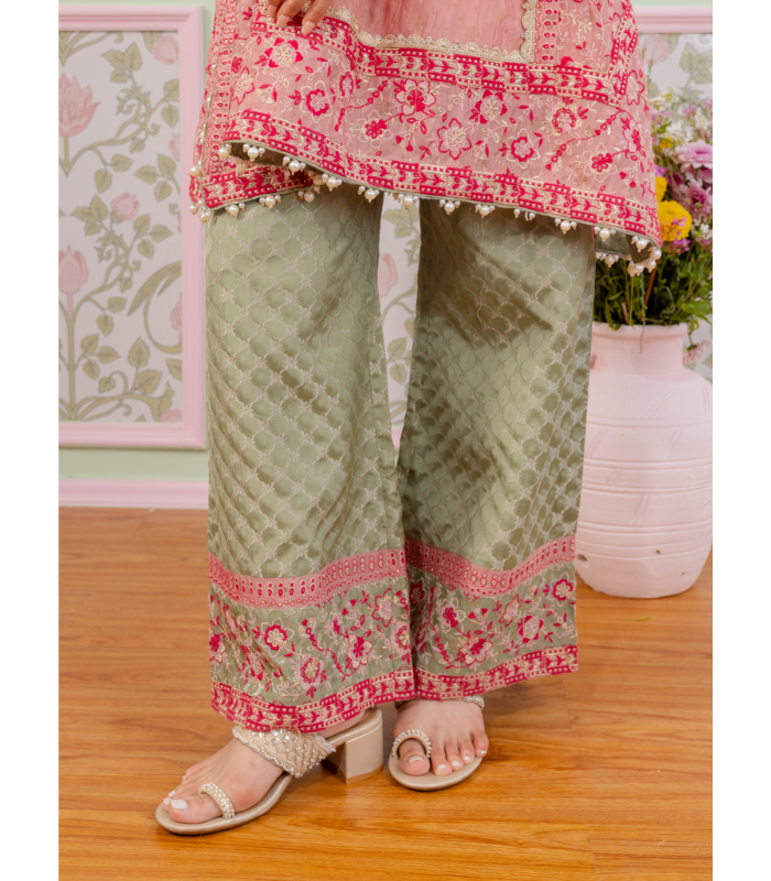 Mulmul Banarsi Mangal Pink Kurta With Mulmul Banarsi Mangal Green Pant