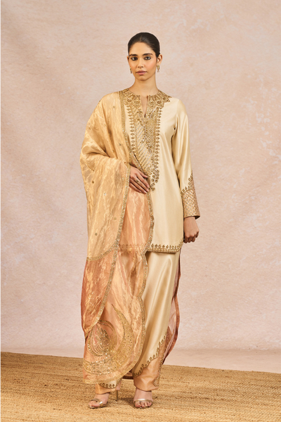 'Noor Ban Gaye' Set - The Grand Trunk