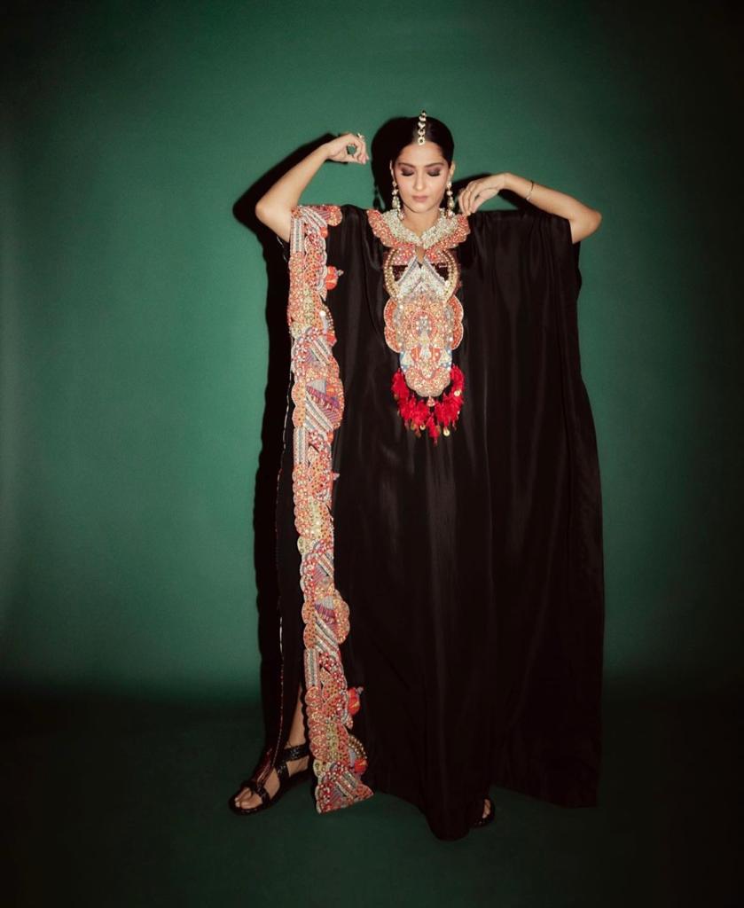 Sonam Kapoor In Anamika Khanna