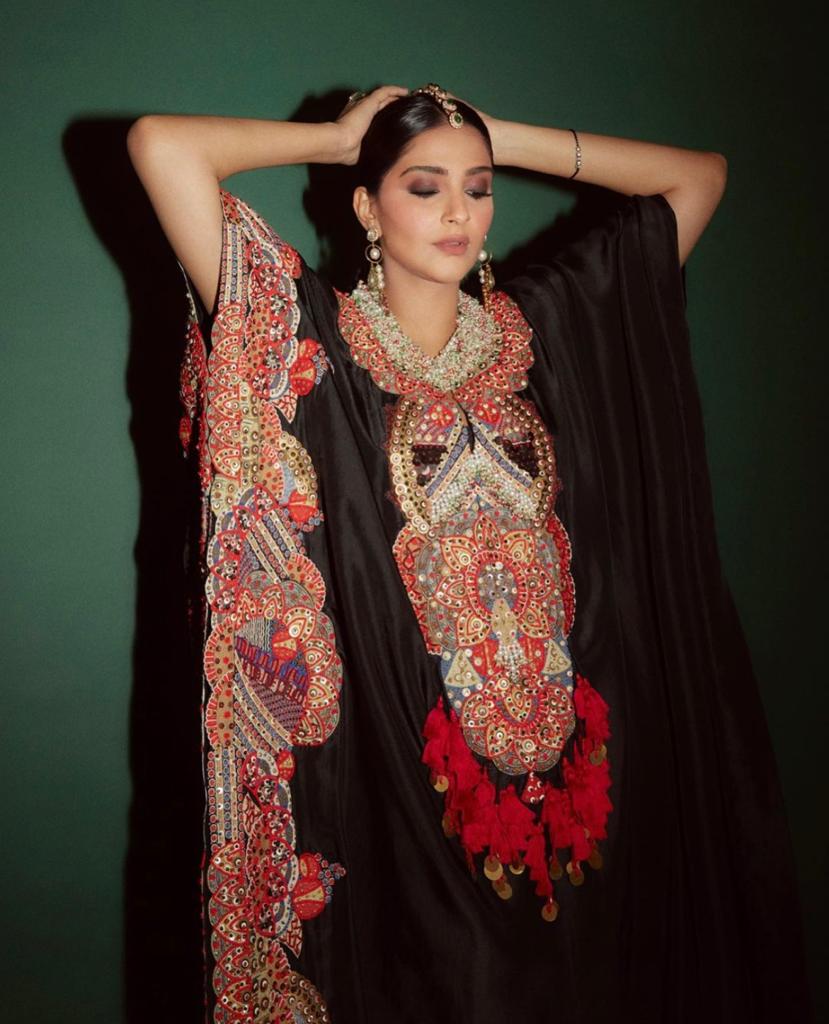Sonam Kapoor In Anamika Khanna