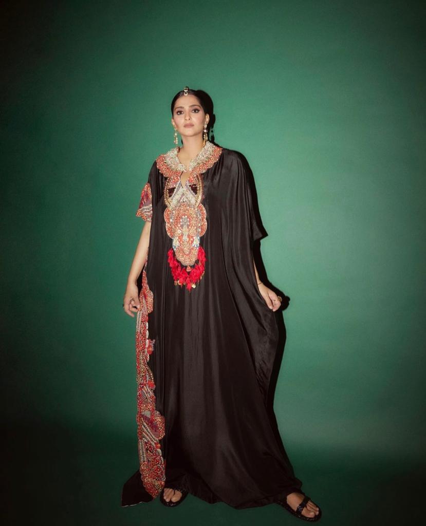 Sonam Kapoor In Anamika Khanna