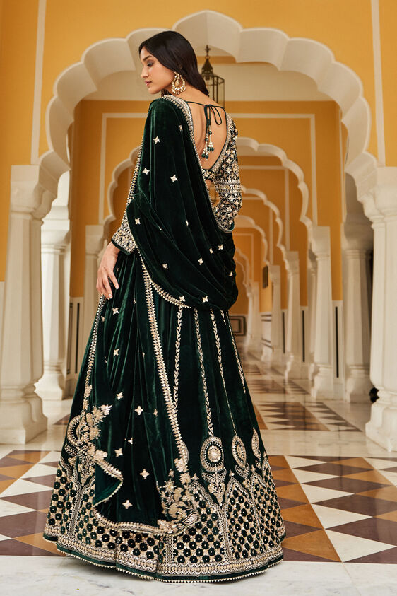 Anita Dongre Shumaila Lehenga Green L / Green Anita Dongre Shumaila Lehenga Green L / Green