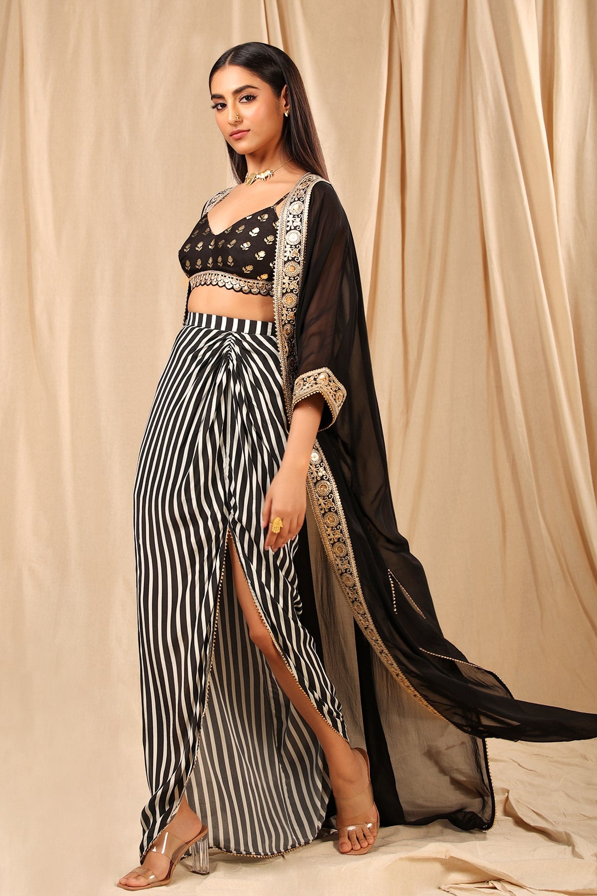 Black & White Wallflower Cape Set - The Grand Trunk
